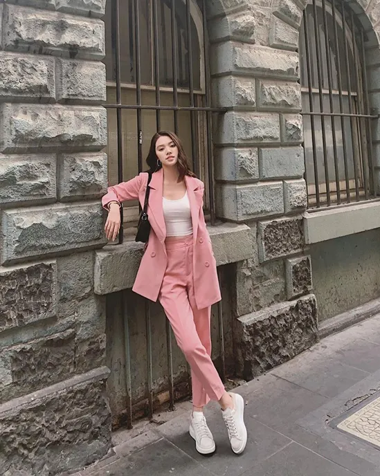 Bí Quyết Chọn Set Đồ Công Sở Nữ Trẻ Trung Phù Hợp