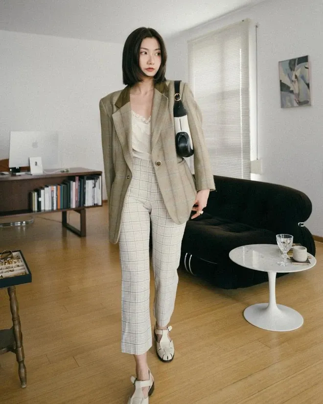 Blazer dáng ôm (Fitted Blazer) - Thanh lịch và quyến rũ