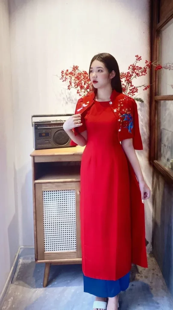 Chia sẻ trải nghiệm diện áo dài công sở cách tân